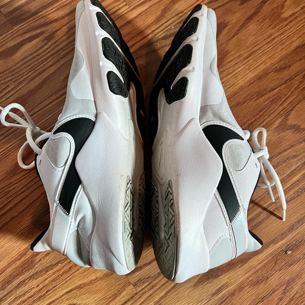 White Nike Men’s Sneakers, Size 10.5 - Picture 3 of 6